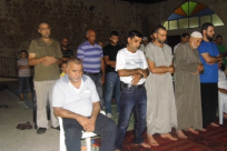 بالصور: شعائر صلاة التراويح من المسجد العمري الكبير بمدينة اللد